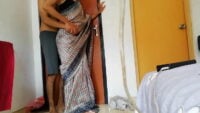 Sexy Video Bf Video गाँव की लड़की ने घर के आँगन मे दिखाई अपनी बूब्स और चुत को वीडियो